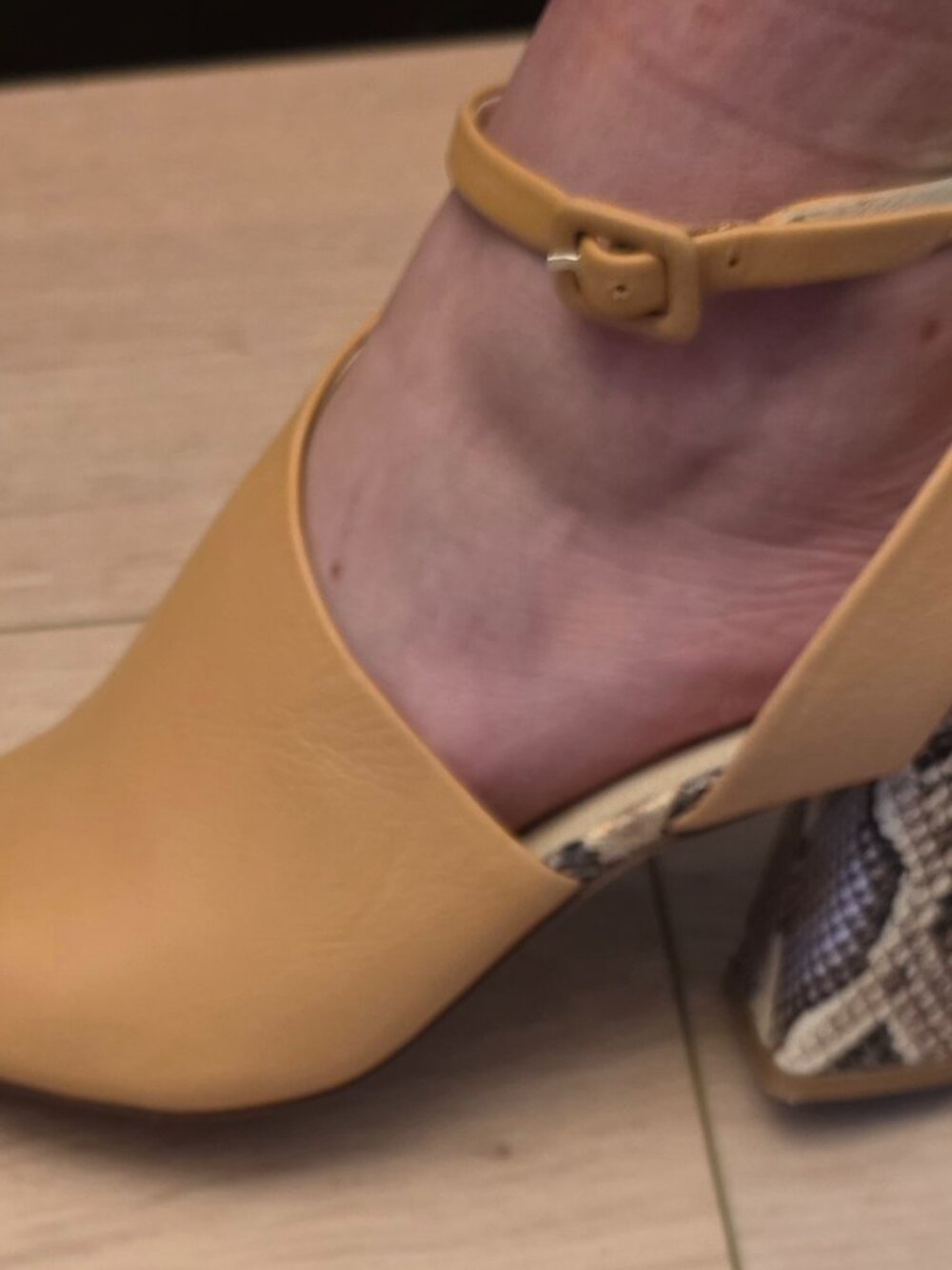 Louise et Cie Kyvie Leather Sandal sz 9 tan with faux snake heel and toe